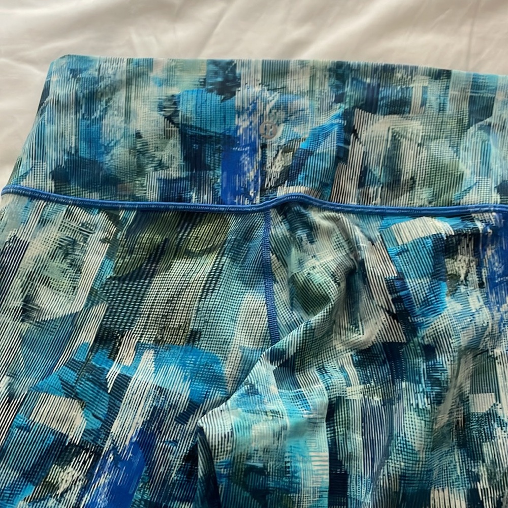Lululemon - Picture 3 of 3